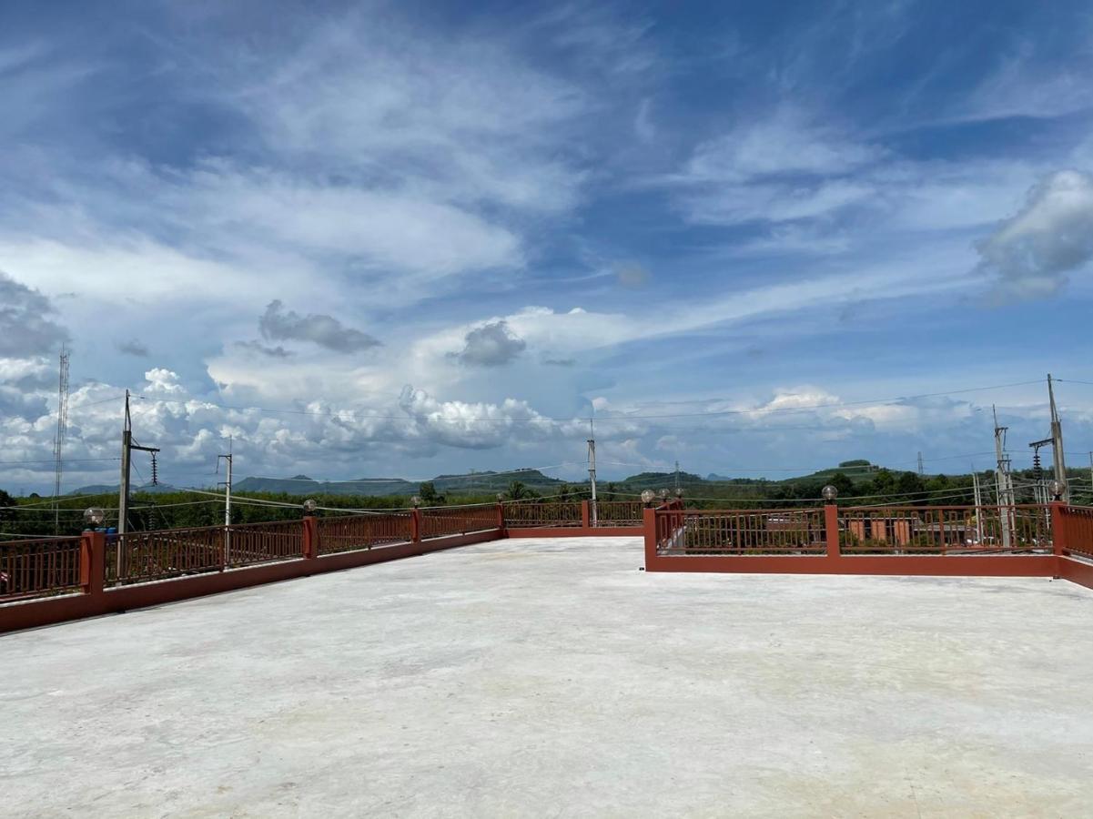 บ้านบัว เมืองใหม่ Baanbua Muangmai Banmaj Kültér fotó